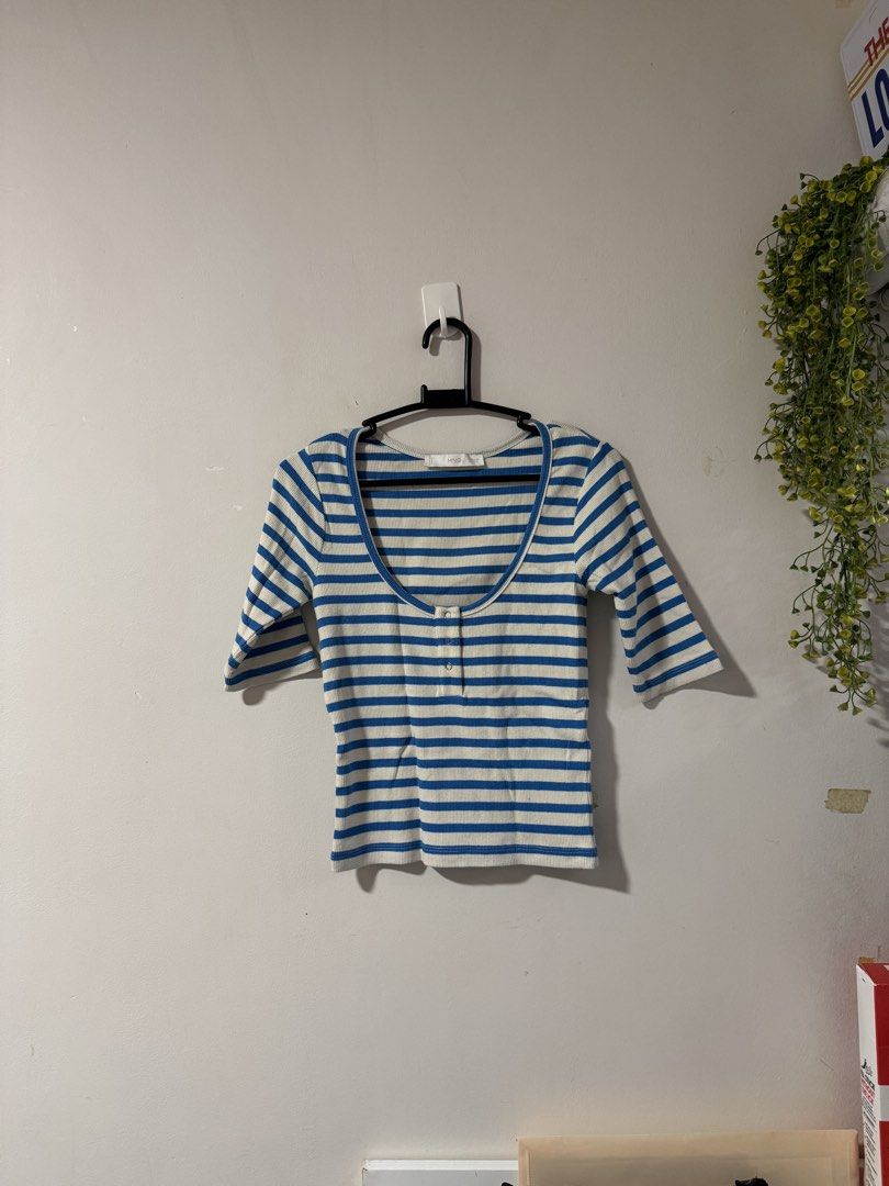 MNG Stripe Top Size S (Category: Blouses) located in Marikina City. Submitted by punch.studioph (Listing ID 1467186258, Image 1). Description: MNG Stripe Top Size S Never Used.
