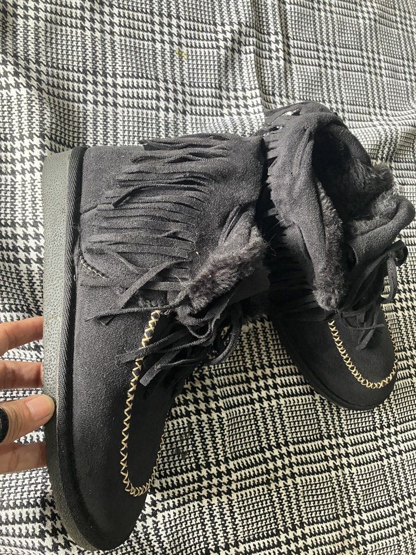 moccasin style ankle boot (Category: Boots) located in Angeles City. Submitted by jnwsurplus (Listing ID 1467175261, Image 1). Description: Plsss see pic.