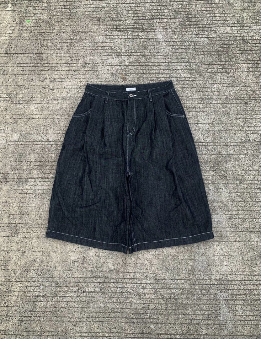 MODEN Raw Denim Baggy Long Jorts (Category: Shorts) located in Cebu City. Submitted by lnrd_finds (Listing ID 1467285365, Image 1). Description: MODEN Raw Denim Baggy Long Jorts Waist 32 Length 28.5 Thigh 17.5 max Leg Opening 15 Issue:❌ Excellent Condition.