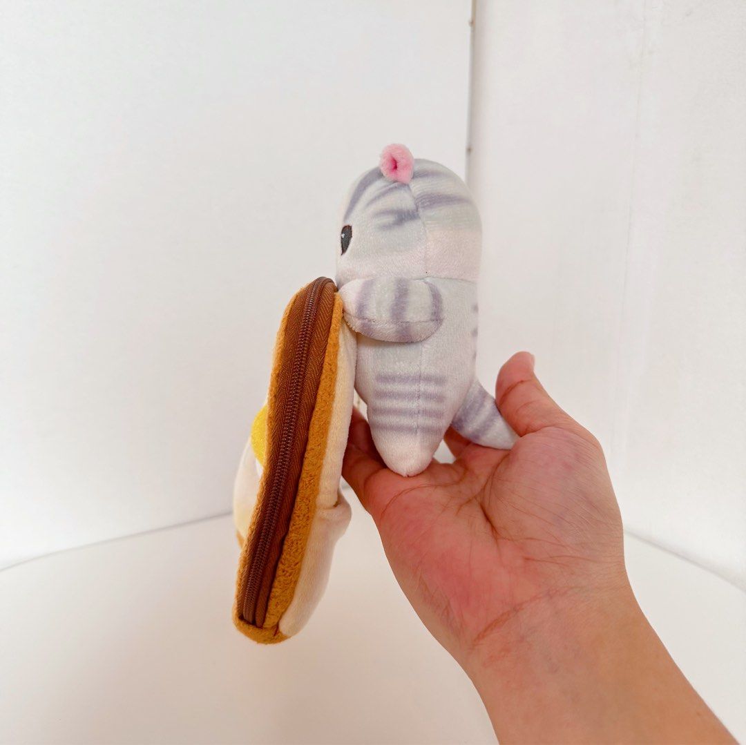 Mofusand Gray Cat Pouch Charm (Category: Plushies & Soft Toys) located in Manila. Submitted by ashyyel_ (Listing ID 1467356182, Image 2). Description: need wash.