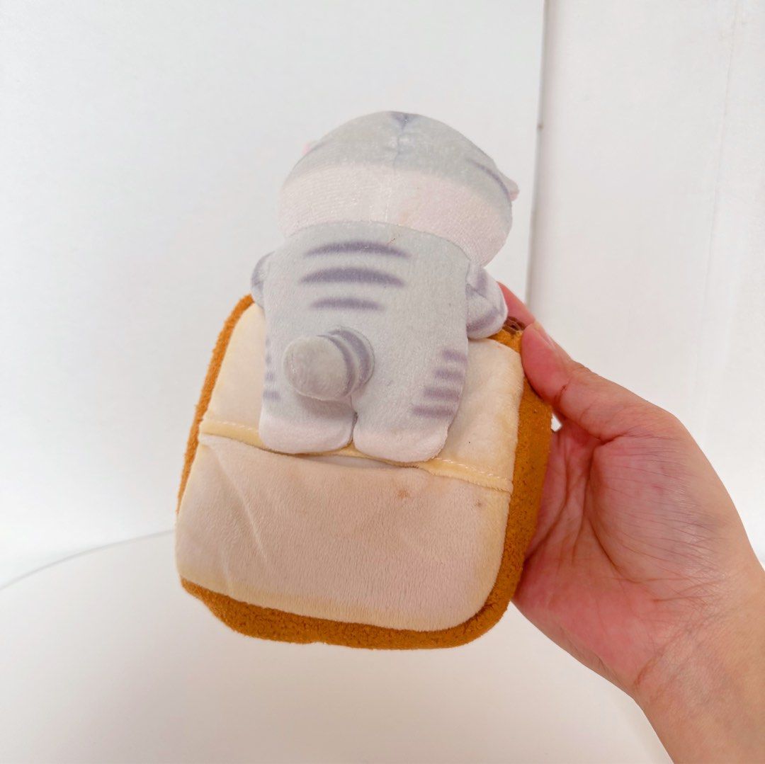 Mofusand Gray Cat Pouch Charm (Category: Plushies & Soft Toys) located in Manila. Submitted by ashyyel_ (Listing ID 1467356182, Image 3). Description: need wash.