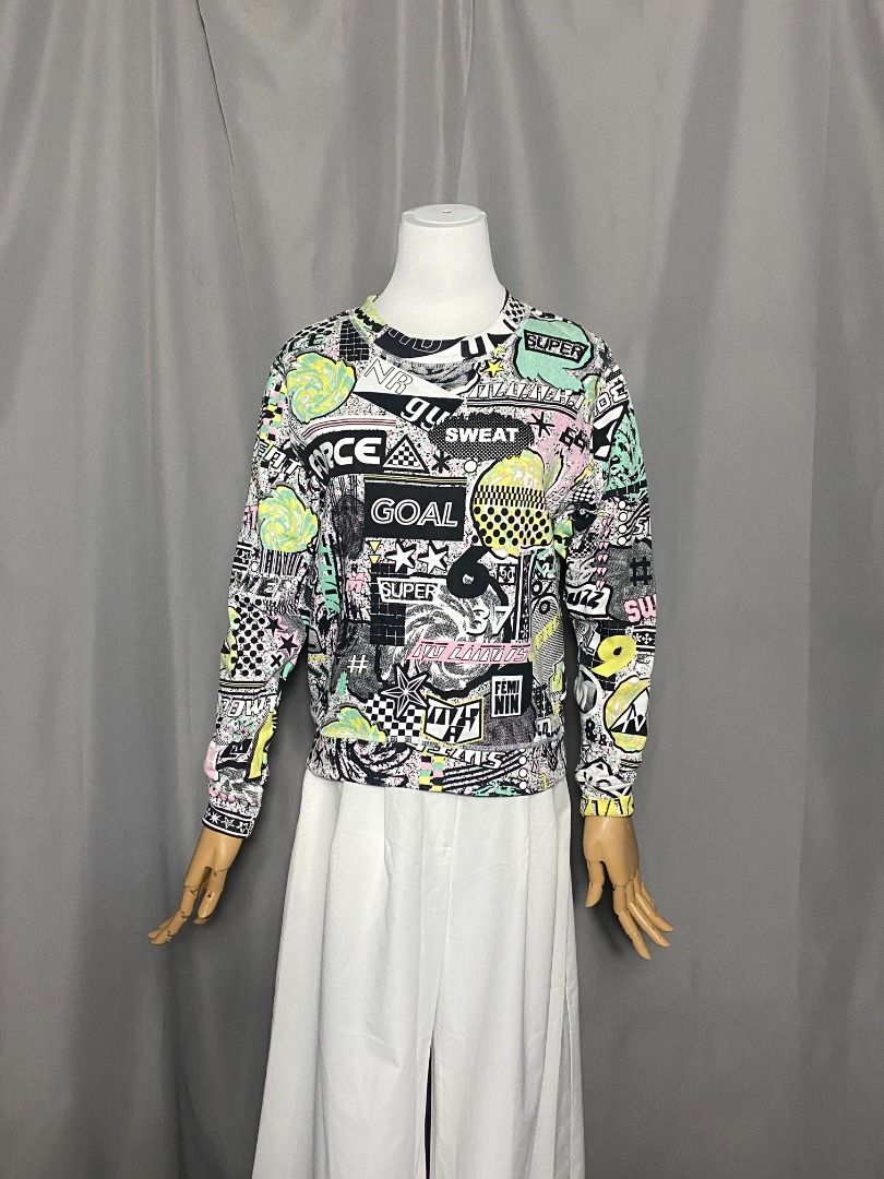 Monki long sleeves graphic top (Category: Longsleeves) located in Las Pinas. Submitted by ipickyou (Listing ID 1467341330, Image 2). Description: Unwashed Condition: 10/10 𝗠𝗲𝗮𝘀𝘂𝗿𝗲𝗺𝗲𝗻𝘁𝘀 𝘄𝗵𝗲𝗻 𝗹𝗮𝗶𝗱 𝗳𝗹𝗮𝘁: -Size XXS -Shoulder to shoulder: 17” -Armpit to armpit: 18” -Length: 21 1/2” .