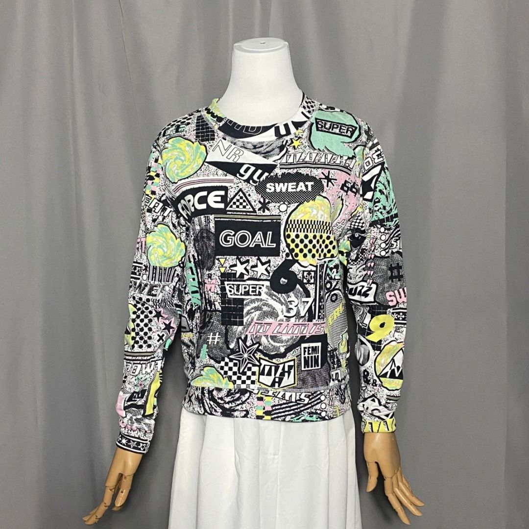 Monki long sleeves graphic top (Category: Longsleeves) located in Las Pinas. Submitted by ipickyou (Listing ID 1467341330, Image 1). Description: Unwashed Condition: 10/10 𝗠𝗲𝗮𝘀𝘂𝗿𝗲𝗺𝗲𝗻𝘁𝘀 𝘄𝗵𝗲𝗻 𝗹𝗮𝗶𝗱 𝗳𝗹𝗮𝘁: -Size XXS -Shoulder to shoulder: 17” -Armpit to armpit: 18” -Length: 21 1/2” .