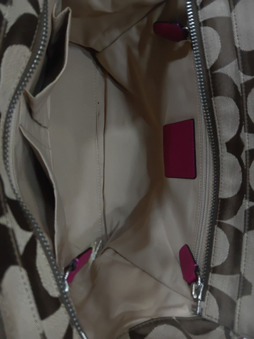 Monogram Coach LAST PRICE POSTED (Category: Tote Bags) located in Subic. Submitted by AnythingBrandedby_May (Listing ID 1467208159, Image 3). Description: LAST PRICE POSTED COACH.