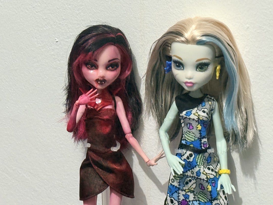 MONSTER HIGH DOLL BUNDLE (Category: Kids Toys) located in Manila. Submitted by mhdolly_collector (Listing ID 1467360930, Image 2). Description: What you see is what you get, ask any questions!.