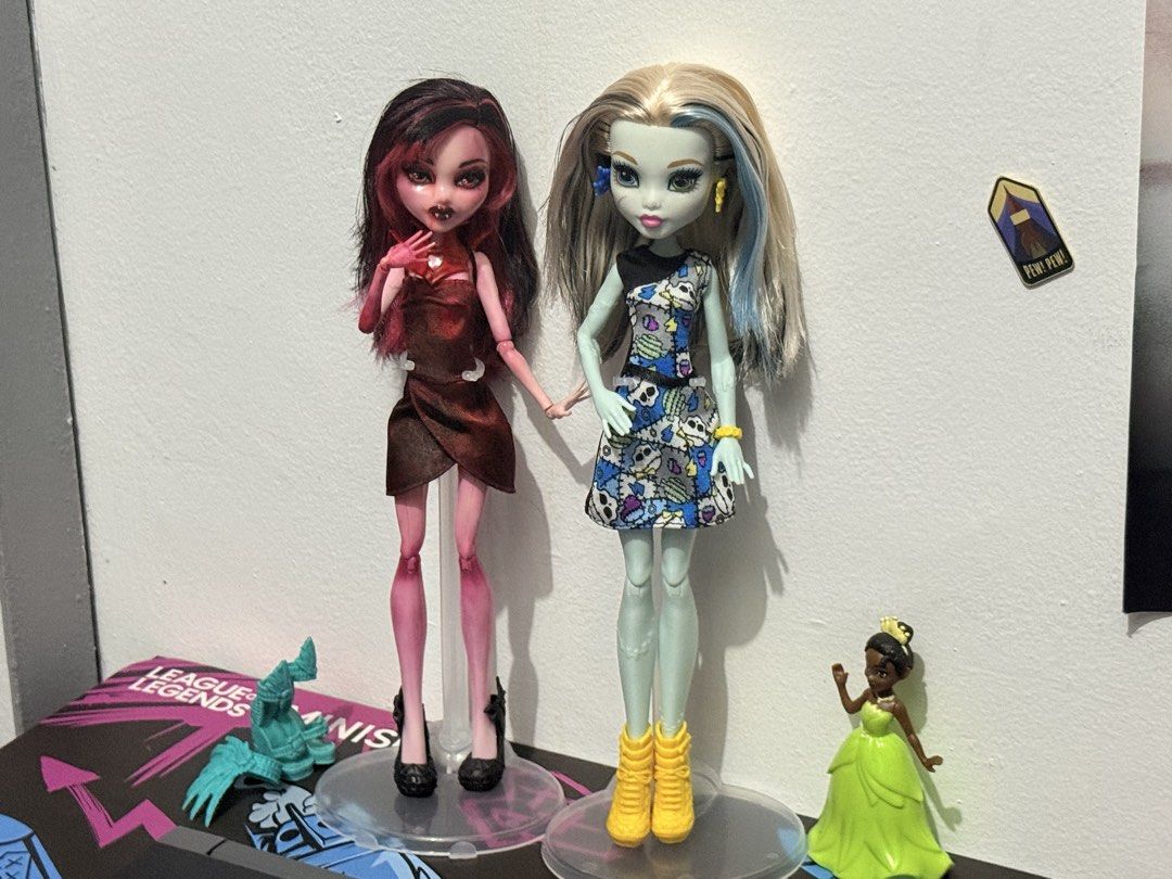 MONSTER HIGH DOLL BUNDLE (Category: Kids Toys) located in Manila. Submitted by mhdolly_collector (Listing ID 1467360930, Image 3). Description: What you see is what you get, ask any questions!.