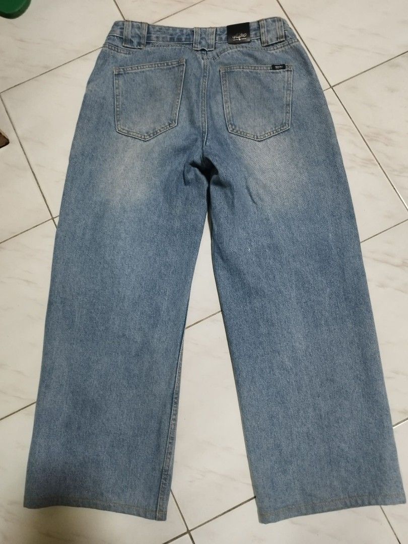 MOSSIMO Light blue jeans (Category: Jeans) located in Manila. Submitted by mjjj_07 (Listing ID 1467323729, Image 2). Description: Mossimo 28 waist 36 length slightly used no issues.