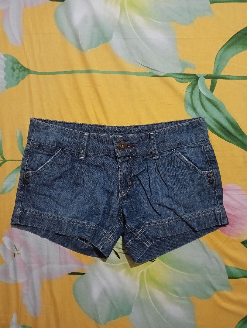 Mossimo Supply Co Denim Shorts (Category: Shorts) located in Lingayen. Submitted by mixxvarietycollections (Listing ID 1467314340, Image 1). Description: - Brand: Mossimo Supply Co - Item: Denim shorts - Color: Blue - Size: Tagged Size 3(tape measure: 30) - Origin: Made in Egypt - Features: Button closure, front pockets, pleated waist details, and two back pockets with flap closure - Condition: Great casual piece in classic style.