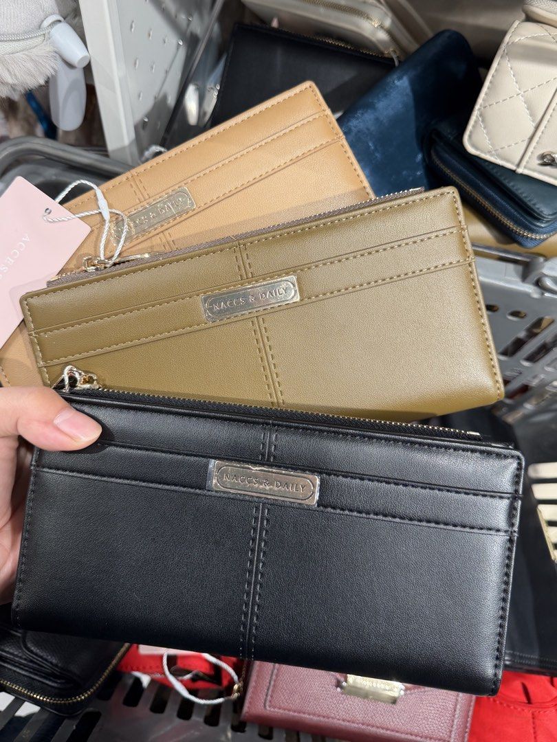 Naccs & daily medium wallet (Category: Wallets & Card holders) located in Davao. Submitted by jmcare (Listing ID 1467290350, Image 3). Description: .