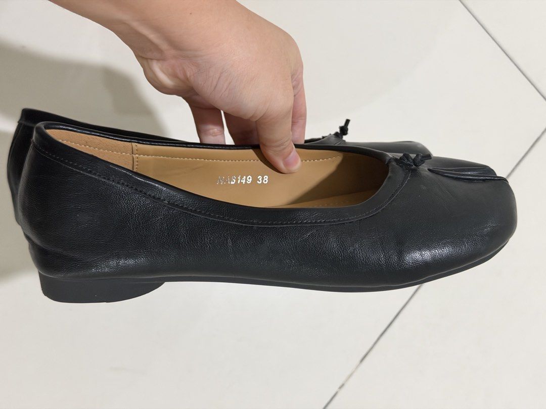 Nagashoes Black Tabi Ballet Flats Size 38 (Category: Flats & Sandals) located in Manila. Submitted by karely (Listing ID 1467247142, Image 2). Description: - Brand: Nagashoes - Size: 38 (24cm) - Color: Black with tan lining - Material: Smooth faux leather upper with textured rubber sole - Design: Split-toe detail with a small front knot accent - Condition: clean insoles, worn once with box RFS: doesnt fit me im size 23.5cm.