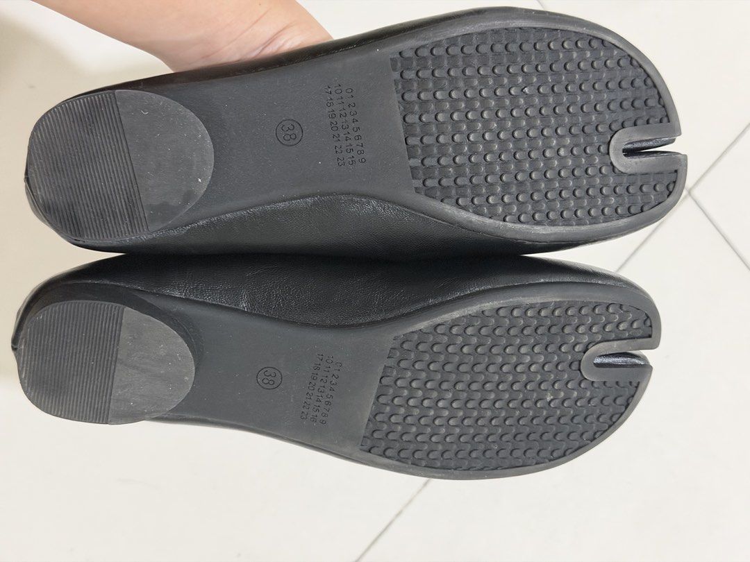 Nagashoes Black Tabi Ballet Flats Size 38 (Category: Flats & Sandals) located in Manila. Submitted by karely (Listing ID 1467247142, Image 3). Description: - Brand: Nagashoes - Size: 38 (24cm) - Color: Black with tan lining - Material: Smooth faux leather upper with textured rubber sole - Design: Split-toe detail with a small front knot accent - Condition: clean insoles, worn once with box RFS: doesnt fit me im size 23.5cm.