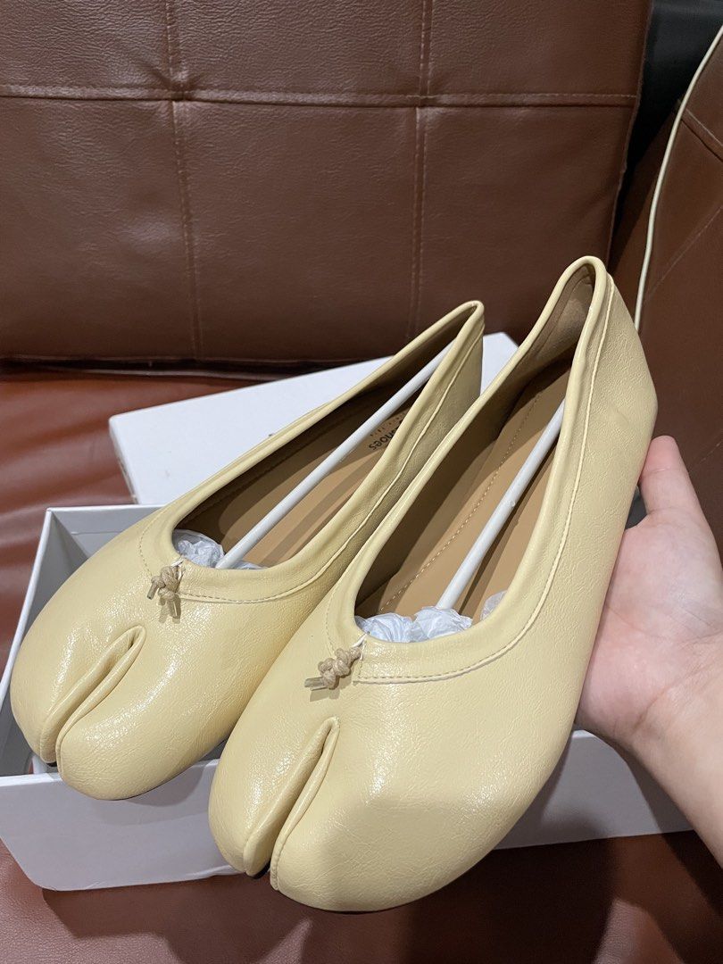 Nagashoes Tabi Slim Size 42 (Category: Flats & Sandals) located in Imus. Submitted by daaayan123 (Listing ID 1467176507, Image 1). Description: Brand new.