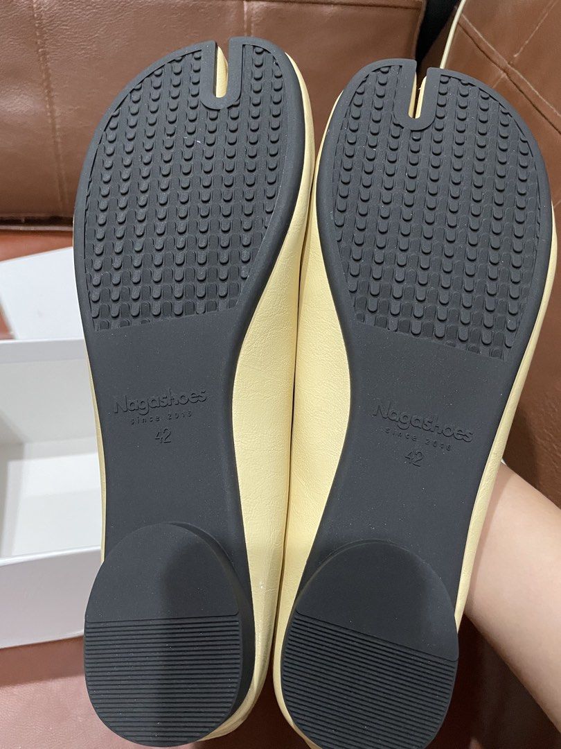 Nagashoes Tabi Slim Size 42 (Category: Flats & Sandals) located in Imus. Submitted by daaayan123 (Listing ID 1467176507, Image 2). Description: Brand new.