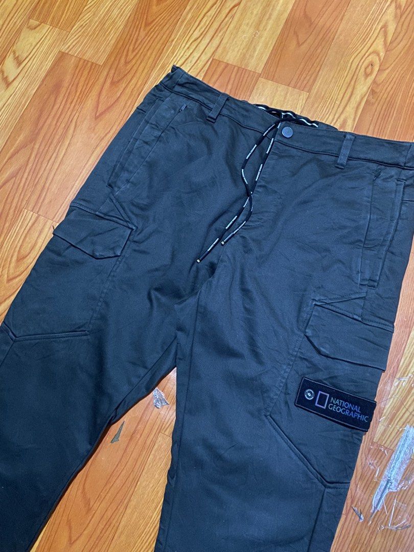 National Geographic cargo pants (Category: Joggers) located in Cebu City. Submitted by jerianix (Listing ID 1467337472, Image 3). Description: National Geographic cargo pants Stretchable Size 34” Length 41” Excellent condition No issues 📩📩.