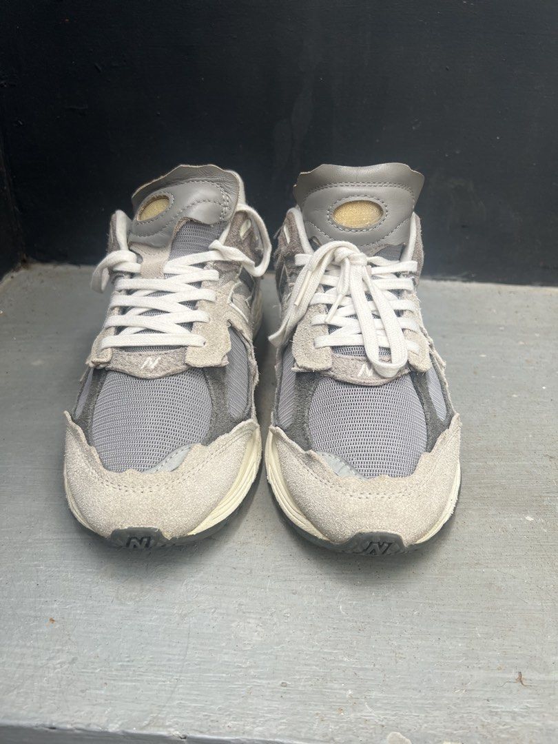 New Balance 2002r Protection Pack (Category: Sneakers) located in Antipolo. Submitted by vintagedon_ (Listing ID 1467191356, Image 2). Description: US 9.5 with OG Box Issue: logo has been removed due to cracking.