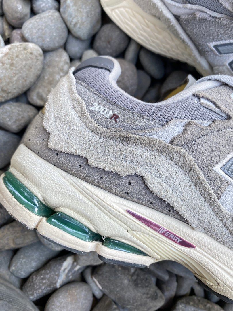 New Balance 2002R Protection Pack Rain Cloud Grey (Category: Sneakers) located in Las Pinas. Submitted by john.ross.sayoc.30-82096 (Listing ID 1467362339, Image 3). Description: - Model: New Balance 2002R - Colorway: Rain Cloud (Classic Grey) - Upper: Deconstructed suede overlays with raw edges and breathable mesh underlays - Sole: N-ERGY cushioning midsole with green gel pods and Stability web outsole - Condition: Worn with minimal tread wear on