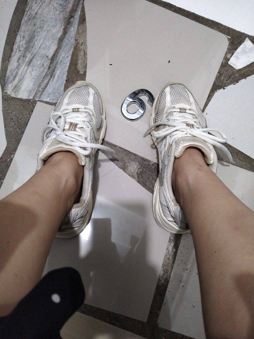 New Balance 530 (Category: Sneakers) located in El Salvador. Submitted by francheskaukayukay (Listing ID 1467242269, Image 3). Description: .