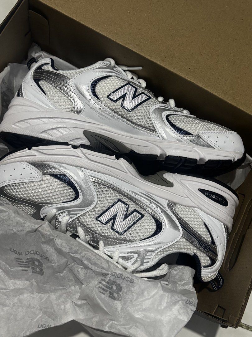 New Balance 530 White (Category: Sneakers) located in Quezon City. Submitted by yellydecluters (Listing ID 1467298917, Image 1). Description: 🥀 Brandnew, sinukat lang 🥀See last photo for size. rfs: uncomfy cos super sakto sakin, realized na dapat pala size 6 kinuha ko 😭 💫 MOP : Gcash | Bank Transfer 💫 MOD: Same day delivery (No COD) or Meet-ups only 📍Laguna | Makati .