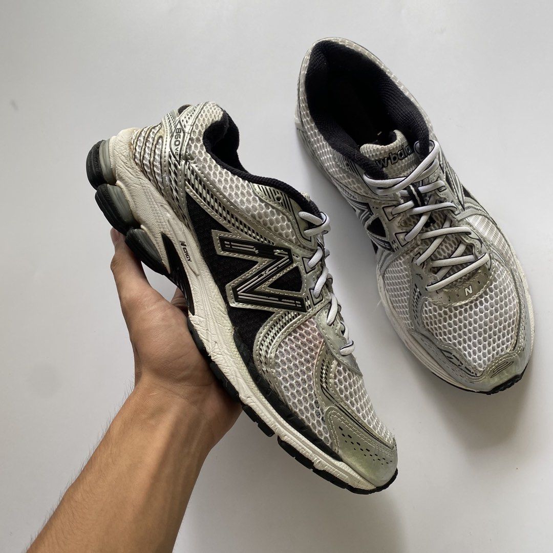 New Balance 860v2 (Category: Sneakers) located in Manolo Fortich. Submitted by thriftstr.co (Listing ID 1467228042, Image 2). Description: Free shipping NB 860v2 10.5 US / 44.5 EU / 28.5 CM Excellent Condition .