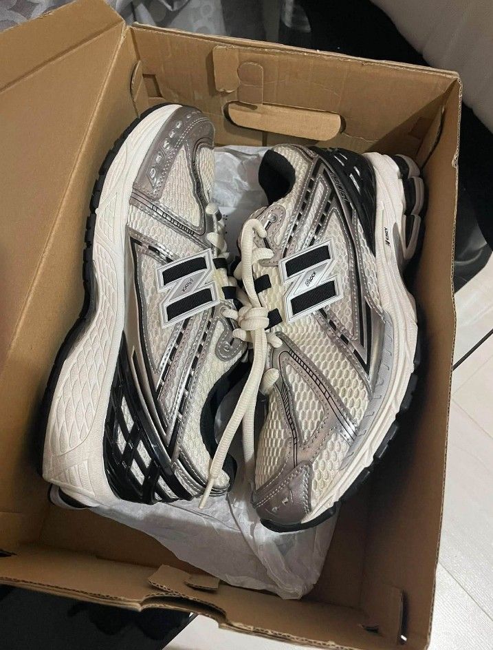 New Balance 9060R Silver Black (Category: Sneakers) located in Manila. Submitted by yebamonke (Listing ID 1467298643, Image 1). Description: - Brand: New Balance - Model: 1906R - Color: Silver, White, and Black - Size: EU 41.5 / UK 7.5 / US 8.5 - Condition: Like new, with original box - Features: N-Lock system, supportive cushioning, durable rubber outsole, and textured insoles - Delivery: Shipping / Lalamove available .