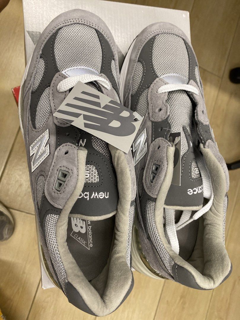 New Balance 992 Grey US8 U992GY （分類：波鞋）位於 Hong Kong。 由 finalwin1997 提交（商品編號 1467338211，圖片 1）。簡介： New Balance 992 grey sneakers, US mens 8, womens 9.5, EU 41.5, 260mm width D. Made in USA. Classic grey suede and mesh upper. Brand new in original box with tags attached. Clean soles, zero wear.。