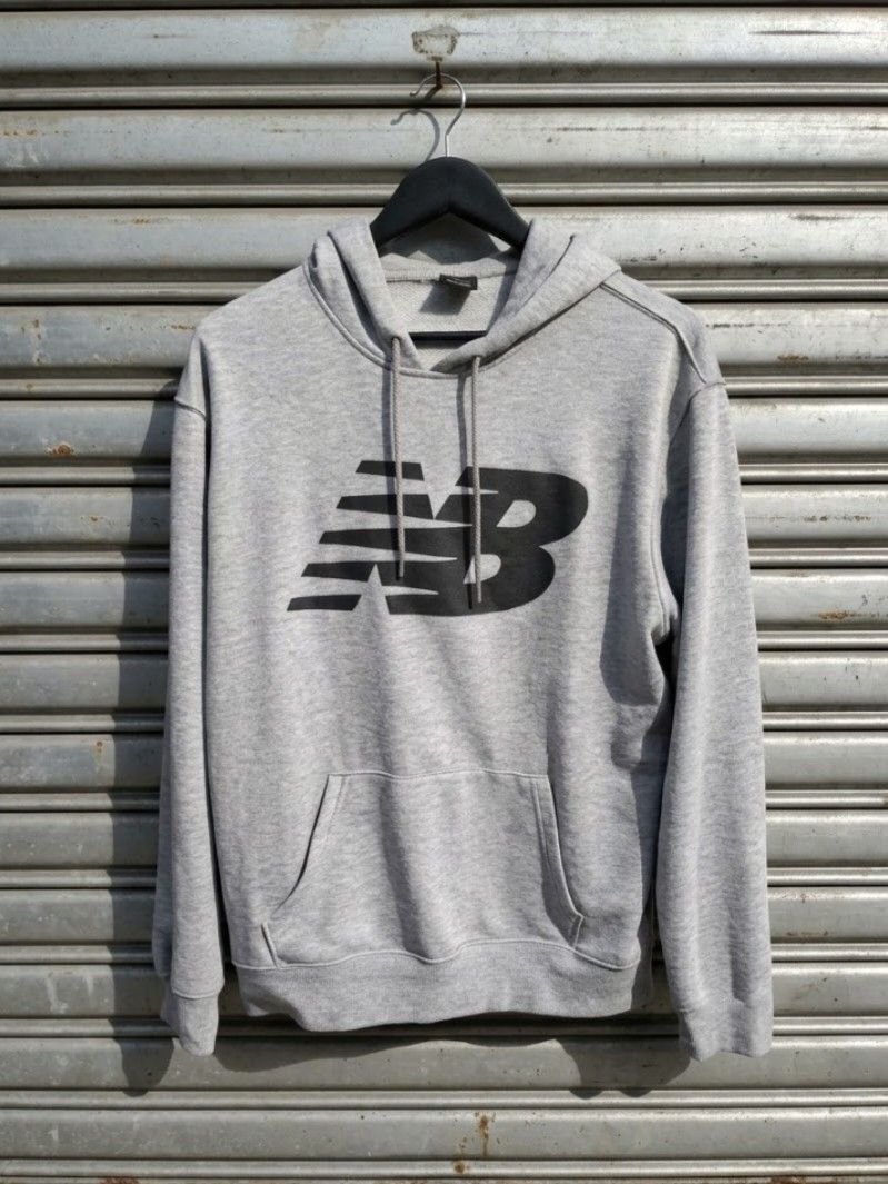 New Balance Hoodie (Category: Hoodies) located in Manila. Submitted by darth3pter (Listing ID 1465123848, Image 1). Description: Dimes 24x29 Lrg Issue seen on last pic, minimal lints.