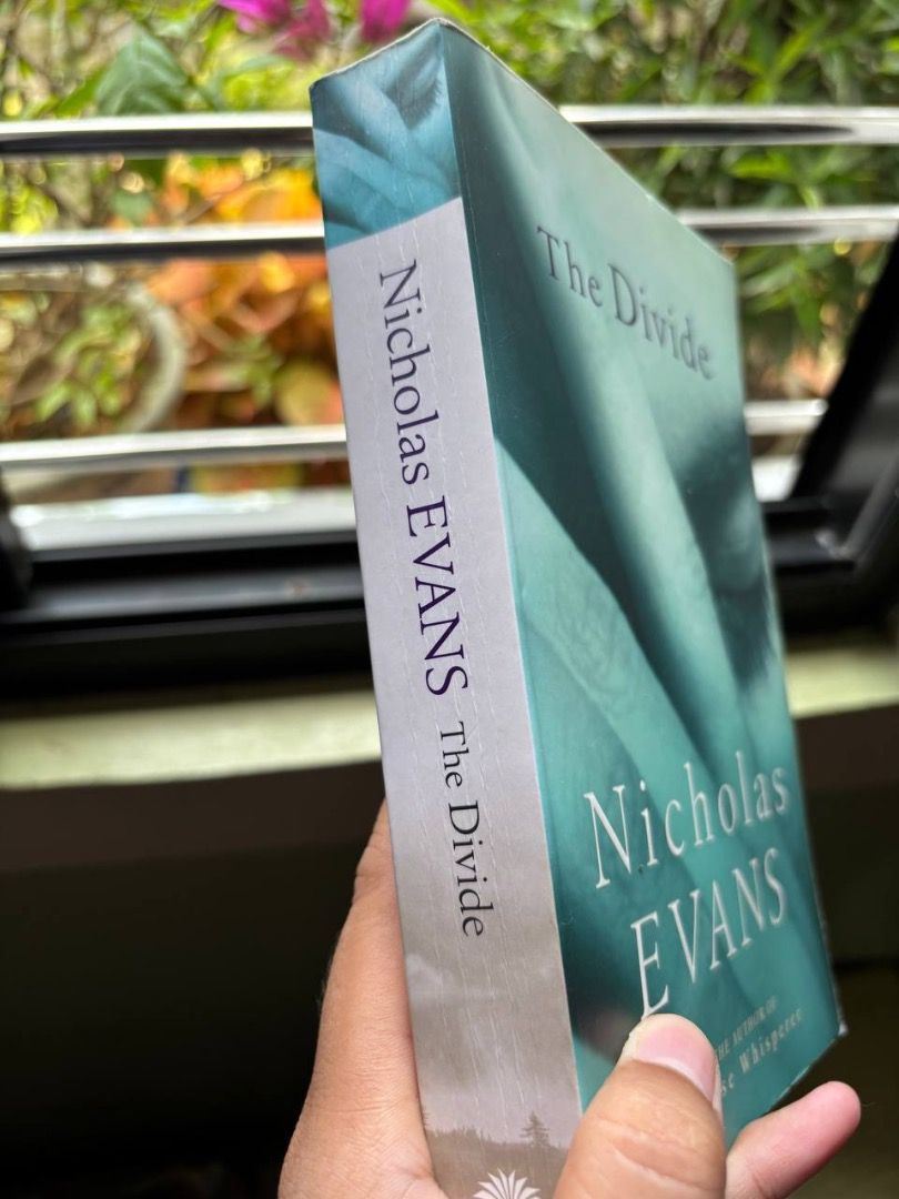 Nicholas Evans - The Divide (Category: Storybooks) located in Carmen. Submitted by grei.librongbaligya. (Listing ID 1467331386, Image 2). Description: Nicholas Evans - The Divide (mmpb) Minimal spine crease Minor wear near the top.