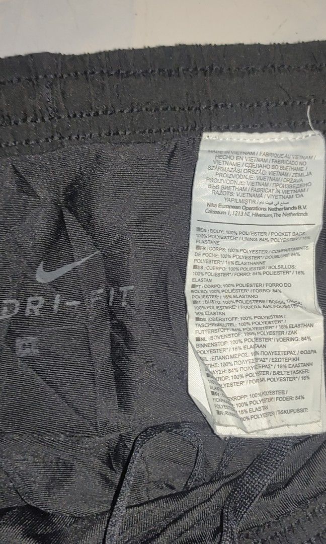 Nike (Category: Shorts) located in Cebu City. Submitted by vintage07 (Listing ID 1467231858, Image 3). Description: Nike pang gym, running, Pickleball Size 28 up to 32 stretchable Size med Xcellent condi No issue 450+sf.
