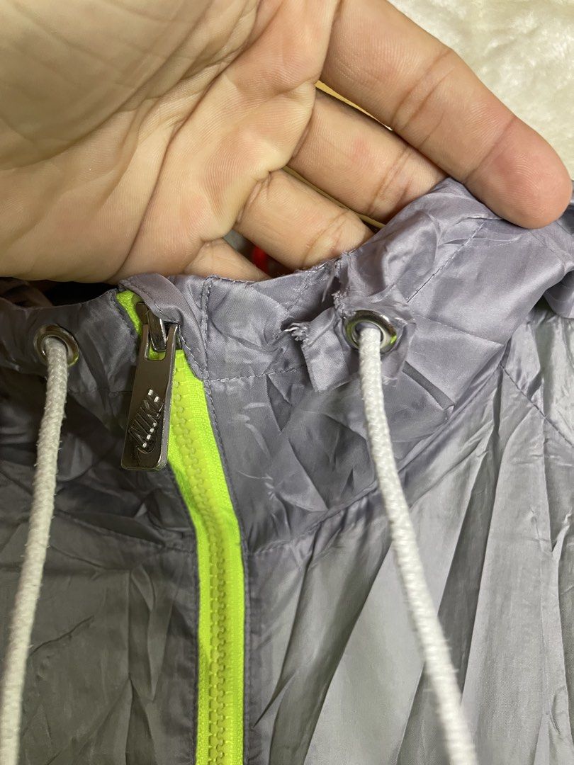 Nike (Category: Coats, Jackets and Outerwear) located in Molave. Submitted by ikong_thrift07 (Listing ID 1467307247, Image 3). Description: Issue sa lace banda.