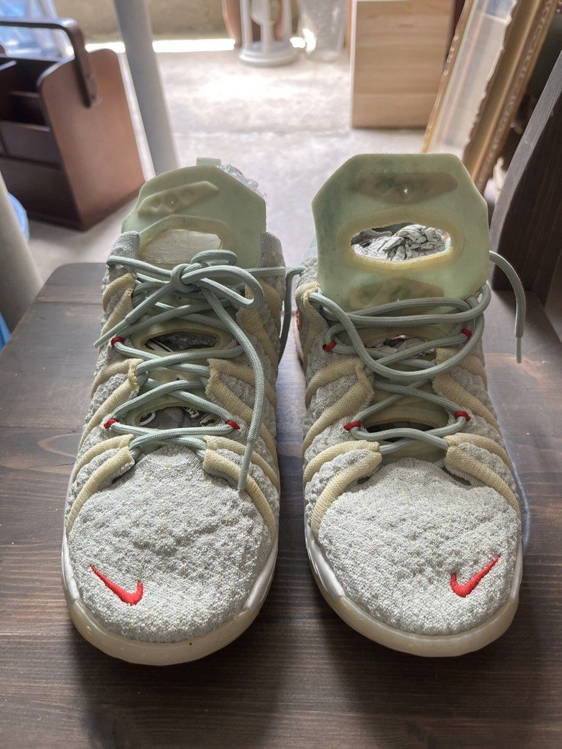 Nike 2020 LeBron 18 GS Sneakers (Category: Announcements) located in Cotabato. Submitted by marvtg (Listing ID 1467200288, Image 1). Description: Nike 2020 LeBron 18 GS Sneakers Released in late 2020, the Nike LeBron 18 continued the evolution of LeBron James’ signature footwear line with advanced basketball engineering. Designed with a combined cushioning setup featuring full-length Zoom Air and a heel Max Air unit, the silhouette incorporates l