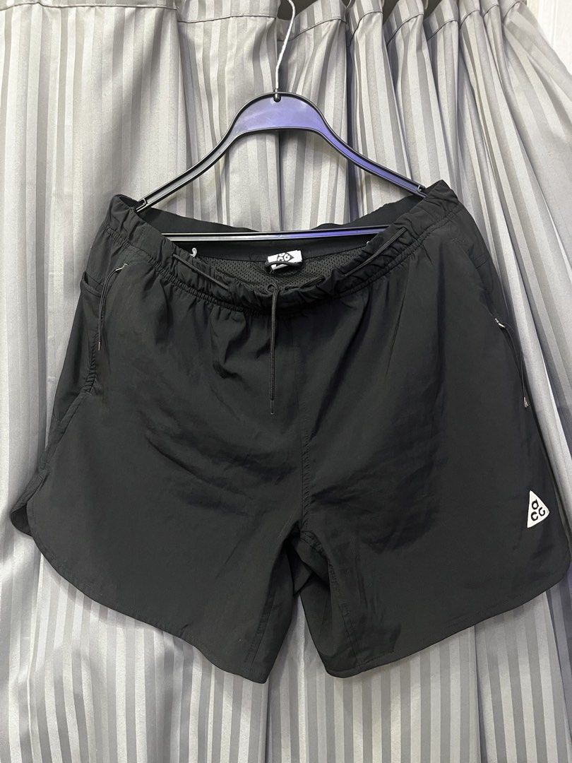 Nike ACG athletic shorts （分類：短褲）位於 Hong Kong。 由 restythrift 提交（商品編號 1467334471，圖片 1）。簡介： 32 upto 36 inches waist 16 inches length Excellent condition With inner mesh。