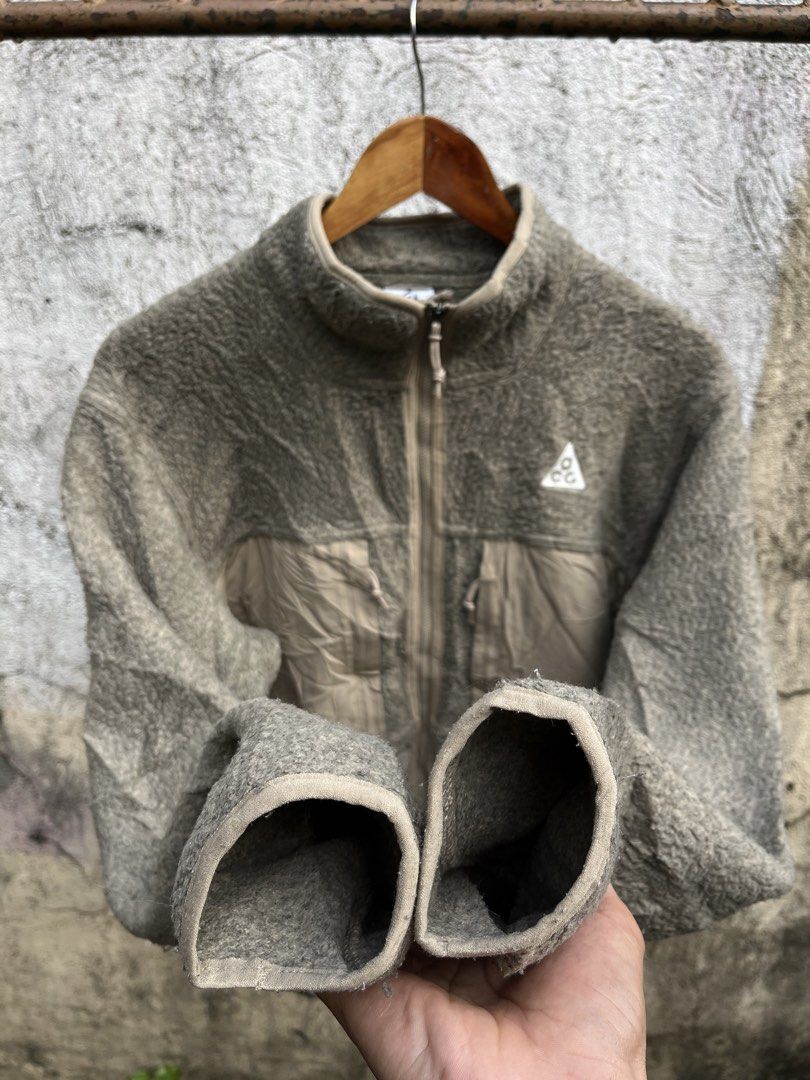 Nike ACG Polartec (Category: Coats, Jackets and Outerwear) located in Mabalacat. Submitted by brkebys00 (Listing ID 1467349246, Image 1). Description: Very good condition Need clean only No issue.