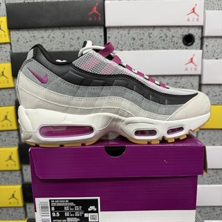 (Category: ) located in . Submitted by pickplanet_sneaker_shirt (Listing ID 1467271684, Image 1). Description: .