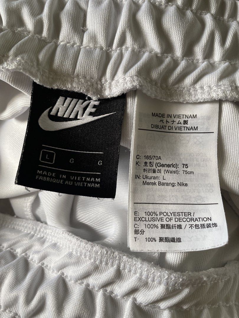 Nike Air White Shorts (Category: Shorts) located in Quezon City. Submitted by nicole062020 (Listing ID 1467183881, Image 3). Description: .
