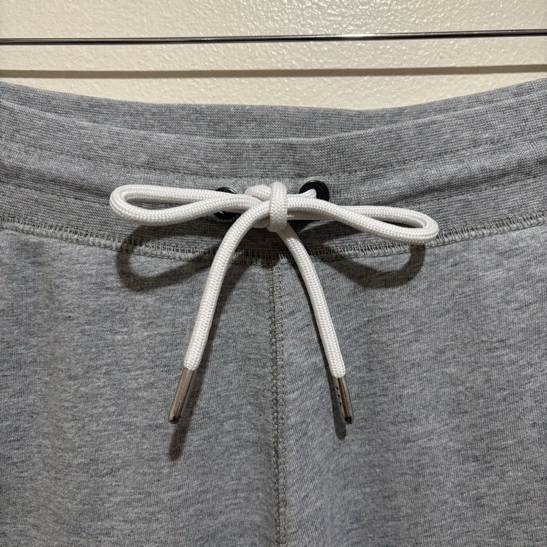 NIKE ALUMNI GRAY (Category: Shorts) located in Manila. Submitted by AauuStin (Listing ID 1467193112, Image 3). Description: •Medium •Waist30 L20 •Excellent Condition .