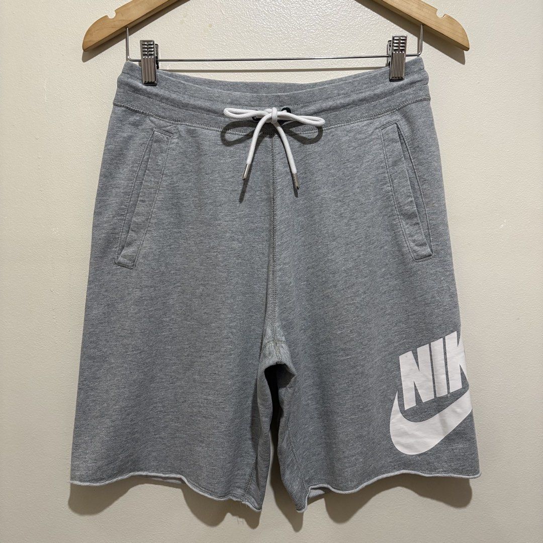 NIKE ALUMNI GRAY (Category: Shorts) located in Manila. Submitted by AauuStin (Listing ID 1467193112, Image 1). Description: •Medium •Waist30 L20 •Excellent Condition .