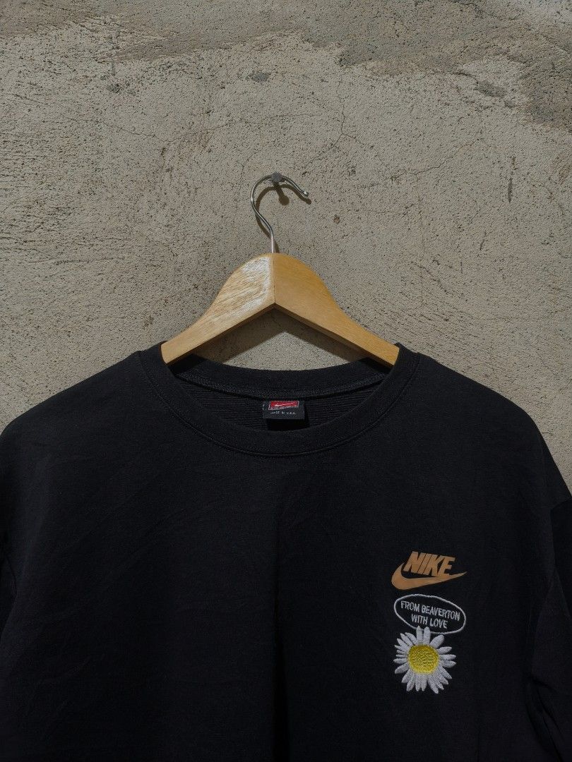 Nike beaverton (90s or early 00s) (Category: Formal Shirts) located in Cagayan de Oro. Submitted by thrift-japanuksurplus (Listing ID 1467204362, Image 2). Description: W : 23 L : 27.5 color rate : 9.5/10 Condition : 9.5/10 excellent issue : ❌❌.