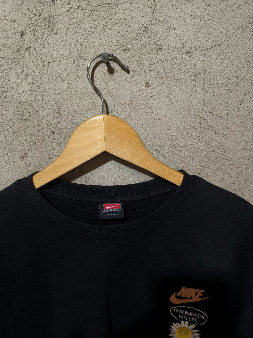 Nike beaverton (90s or early 00s) (Category: Formal Shirts) located in Cagayan de Oro. Submitted by thrift-japanuksurplus (Listing ID 1467204362, Image 3). Description: W : 23 L : 27.5 color rate : 9.5/10 Condition : 9.5/10 excellent issue : ❌❌.