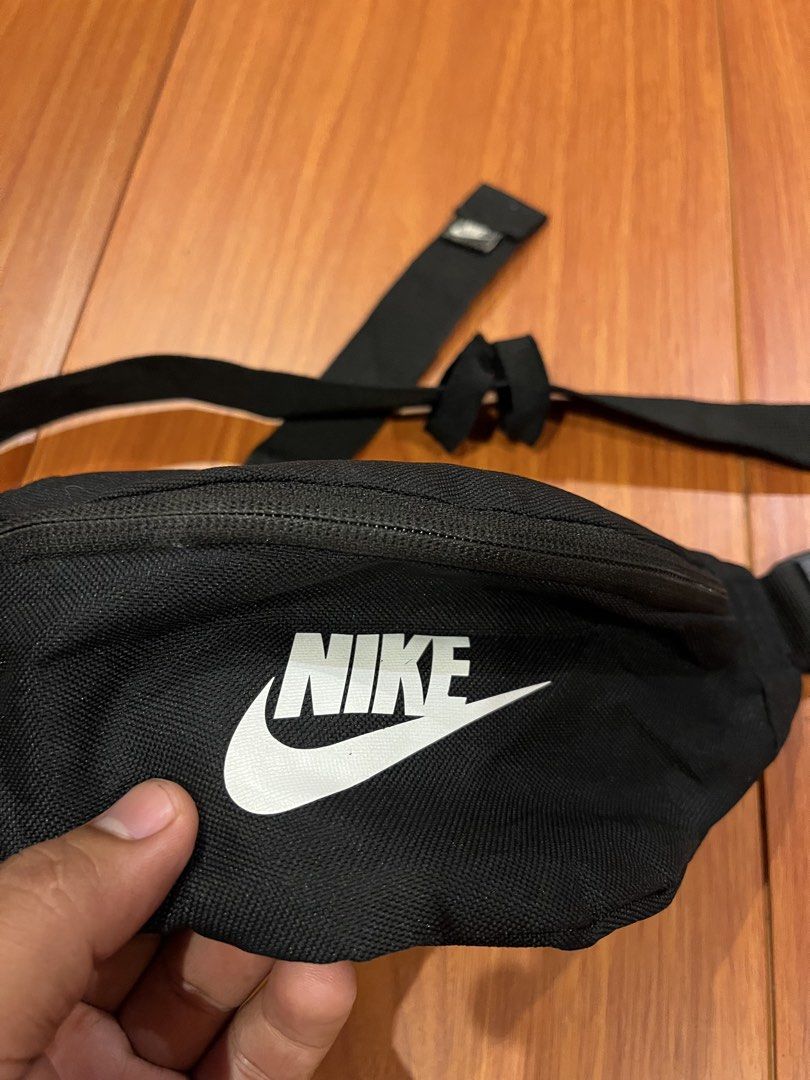 Nike belt bag (Category: Belt bags, Clutches and Pouches) located in Kapalong. Submitted by jmfinds_ph (Listing ID 1467203746, Image 2). Description: .
