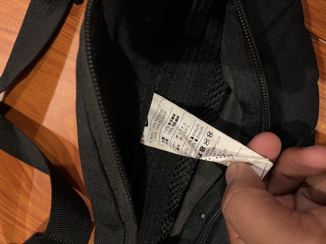 Nike belt bag (Category: Belt bags, Clutches and Pouches) located in Kapalong. Submitted by jmfinds_ph (Listing ID 1467203746, Image 3). Description: .