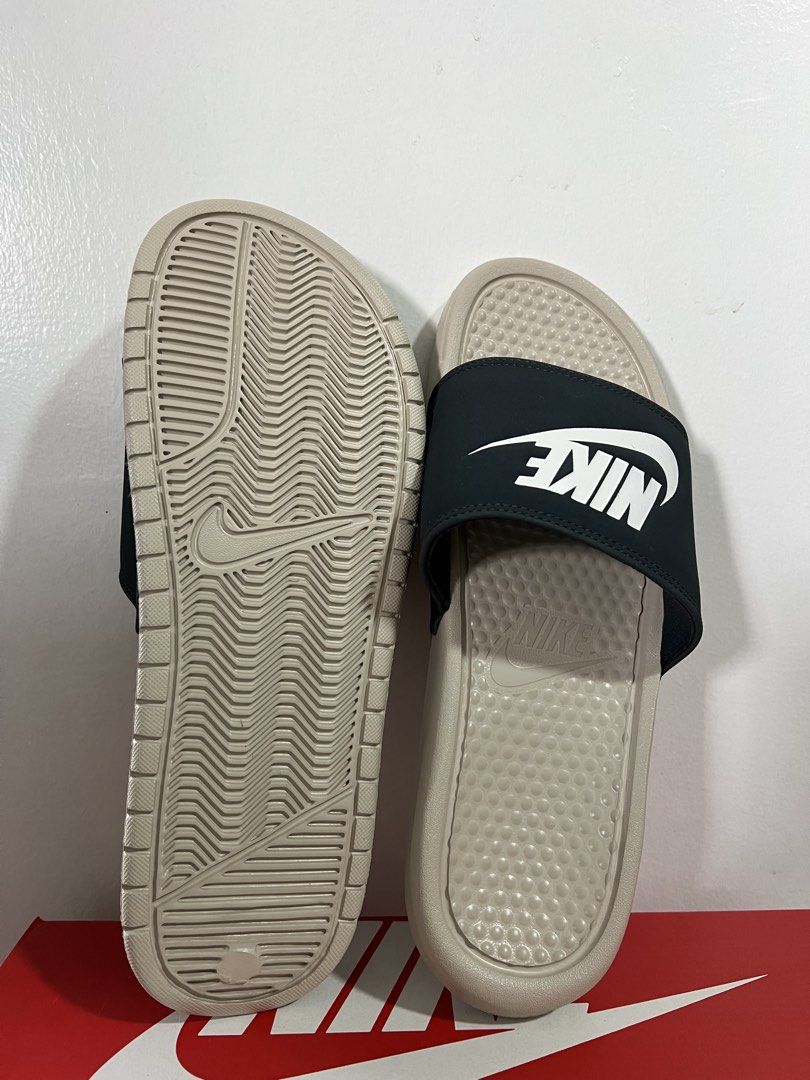 NIKE BENASSI JDI MENS SLIDES SIZE 9 & 10 (Category: Slippers & Slides) located in Baguio. Submitted by kyrawang22 (Listing ID 1467287639, Image 2). Description: .