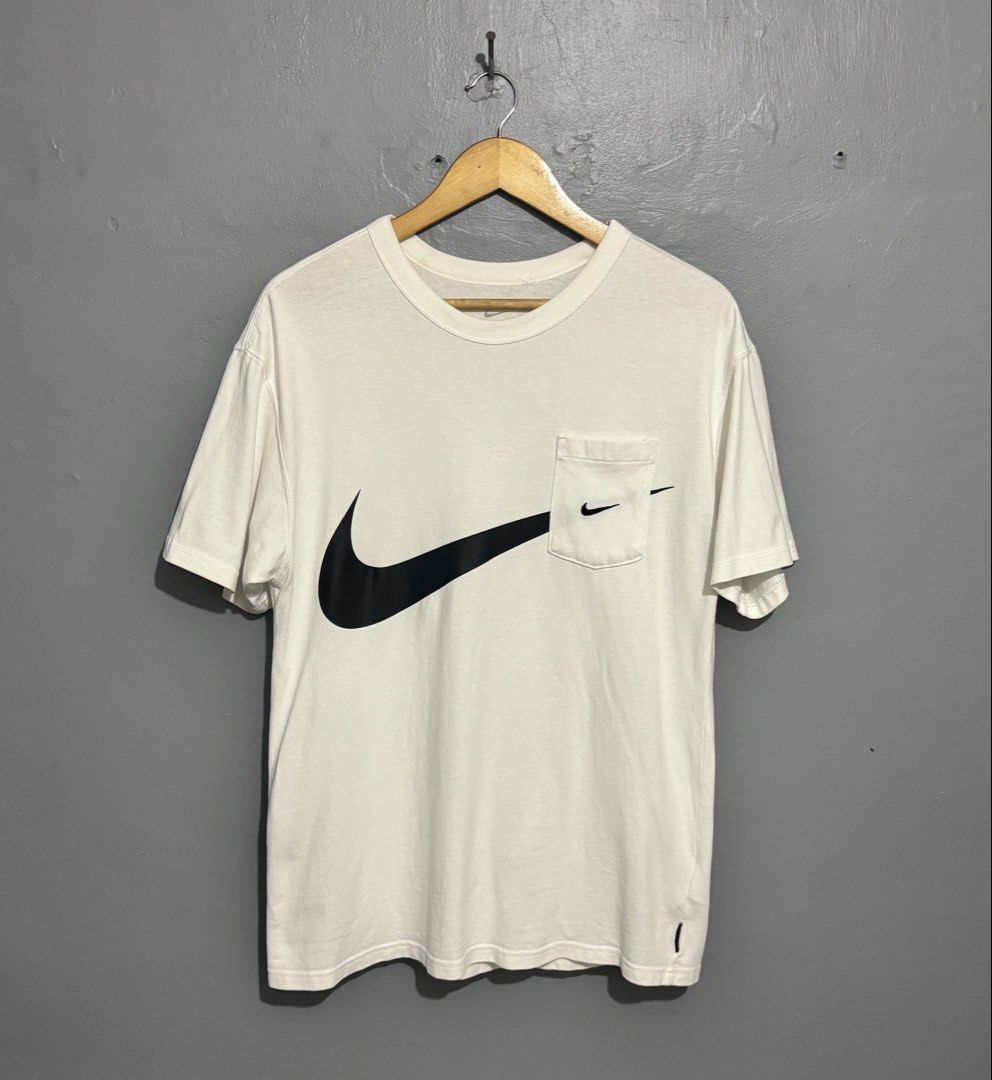 Nike Big Logo Pocket Tee (Category: Tshirts & Polo Shirts ) located in Bacolor. Submitted by dandaofficial25 (Listing ID 1467237978, Image 1). Description: 27L 22W.