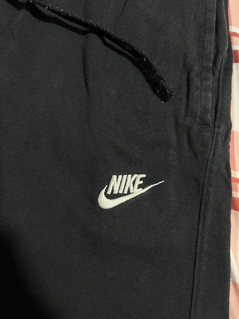 Nike Black Straight Sweatpants Size M (Category: Joggers) located in Pasay City. Submitted by Oboyyy (Listing ID 1467254627, Image 2). Description: - Brand: Nike - Color: Black - Size: Medium (Tag attached) - Fit: Straight fit with adjustable drawstring waistband - Details: Iconic embroidered Nike logo on the left leg - Authenticity: Style code 804422-010 and complete wash tags included (Made in China).