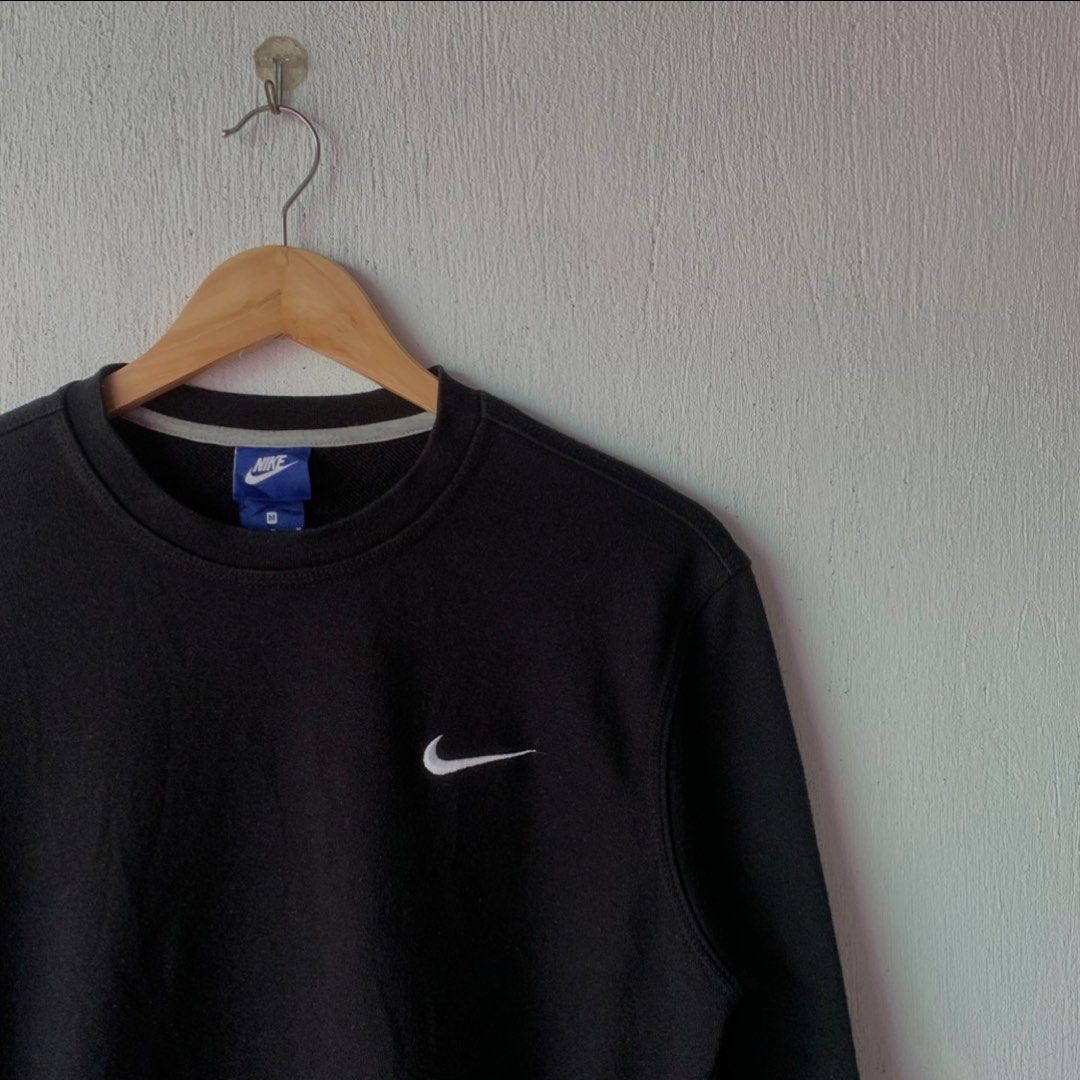 Nike Chest Swoosh Sweater (Category: Activewear) located in Bacolod City. Submitted by micojuele68583 (Listing ID 1467352326, Image 2). Description: Size on tag: Medium| Dimes: 22x26 Authentic/Orig/Legit Color rate 9.5/10 condition: excellent Issue.