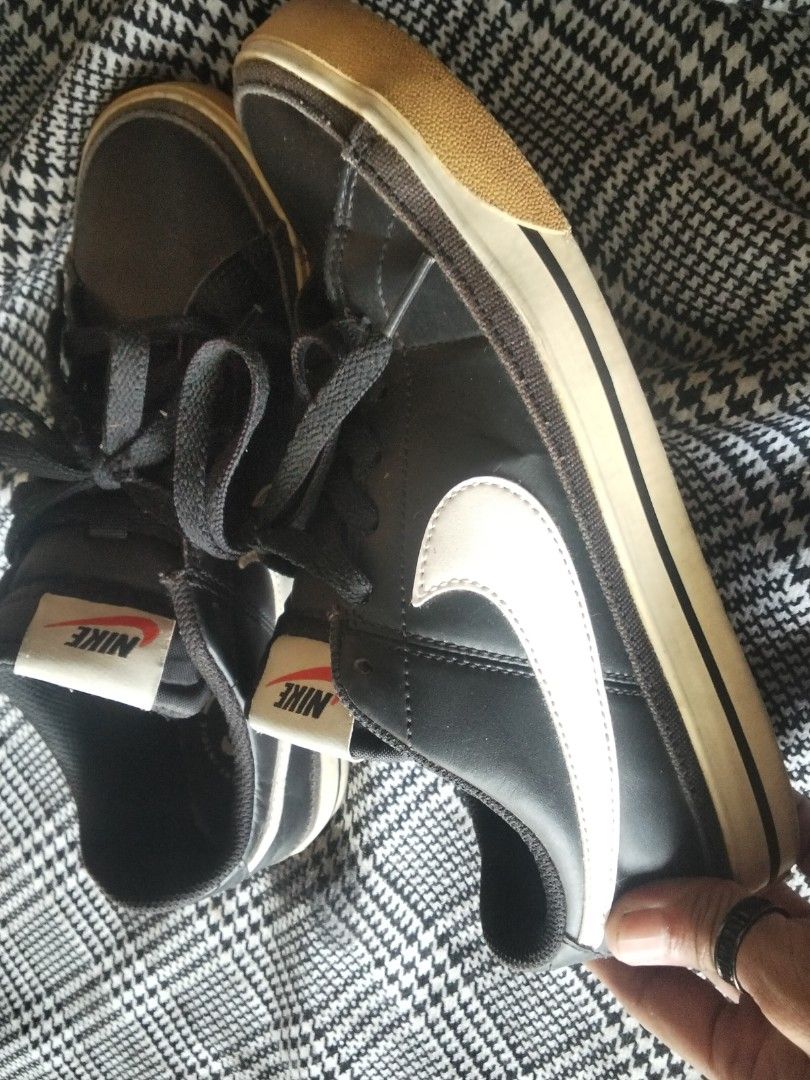 nike court legàcy (Category: Sneakers) located in Angeles City. Submitted by jnwsurplus (Listing ID 1467230022, Image 1). Description: plss see pictures.