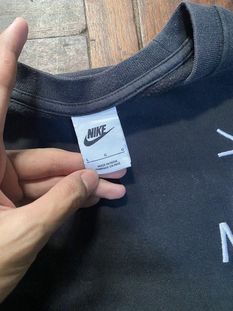 NIKE CREWNECK SWEATSHIRT (Category: Hoodies) located in Manila. Submitted by thriftyyyyyyyu (Listing ID 1467355209, Image 3). Description: DMS FOR DETAILS NALANG.