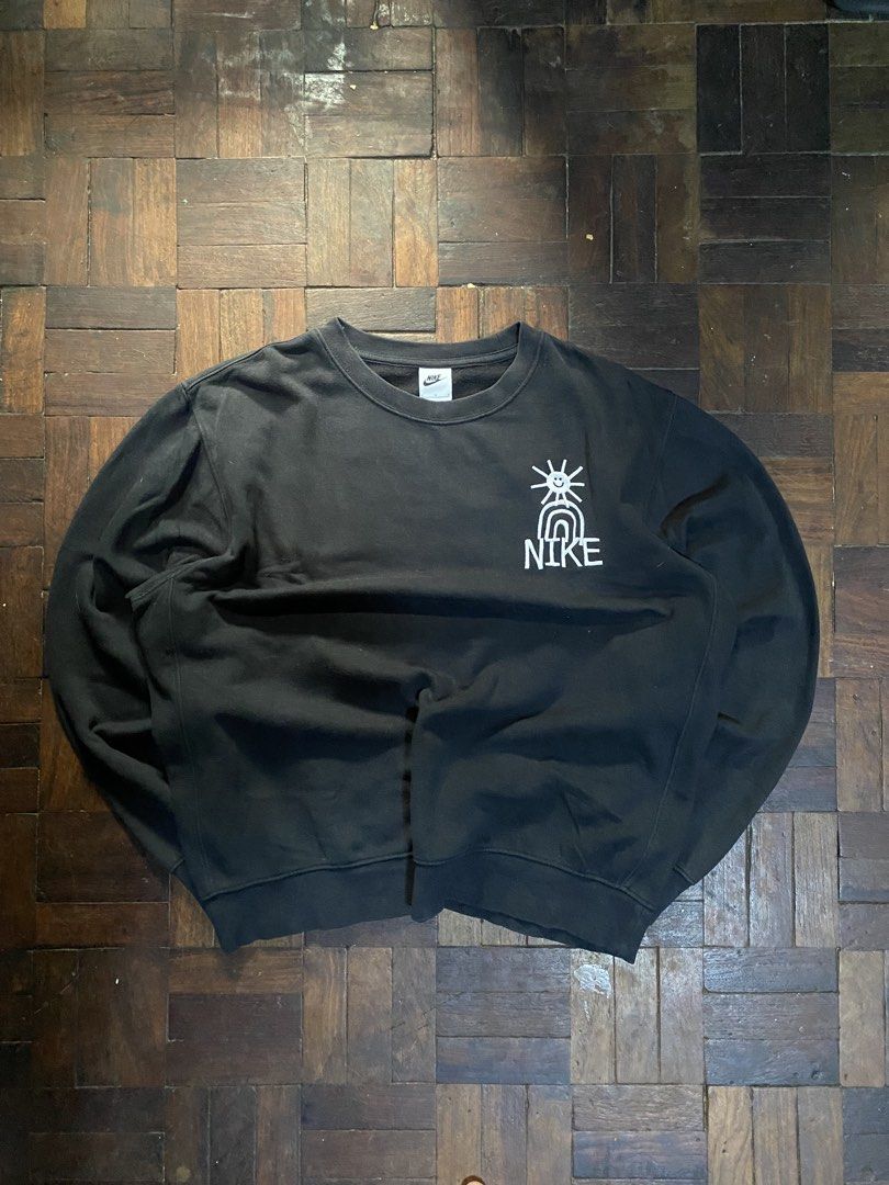 NIKE CREWNECK SWEATSHIRT (Category: Hoodies) located in Manila. Submitted by thriftyyyyyyyu (Listing ID 1467355209, Image 1). Description: DMS FOR DETAILS NALANG.