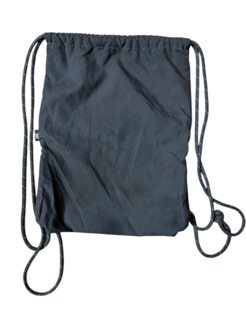 Nike Drawstring Bag (Category: Backpacks) located in Melaka Tengah. Submitted by i_p_o_t.thrift (Listing ID 1467335921, Image 2). Description: Nike Drawstring Bag - Condition Tip Top - No Floss - No Pinhole - Tali Boleh Adjust - 1 Compartment Harga RM50 Siap Post SM Nego.