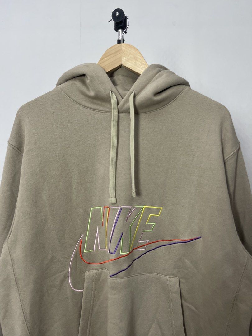 Nike hoodie (Category: Coats, Jackets and Outerwear) located in Manila. Submitted by mine2ownit (Listing ID 1467303285, Image 2). Description: Brand new Below srp no issue loc manila.