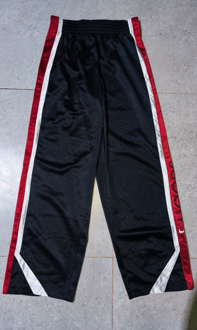 Nike Hoops Side Button Track Pants (Category: Activewear) located in Las Pinas. Submitted by _jomar (Listing ID 1467345272, Image 1). Description: Excellent condition Minimal Runs lang issue No pinhole 9.5/10 Color Rate Size 30-34 L 40 Hem 9.5.